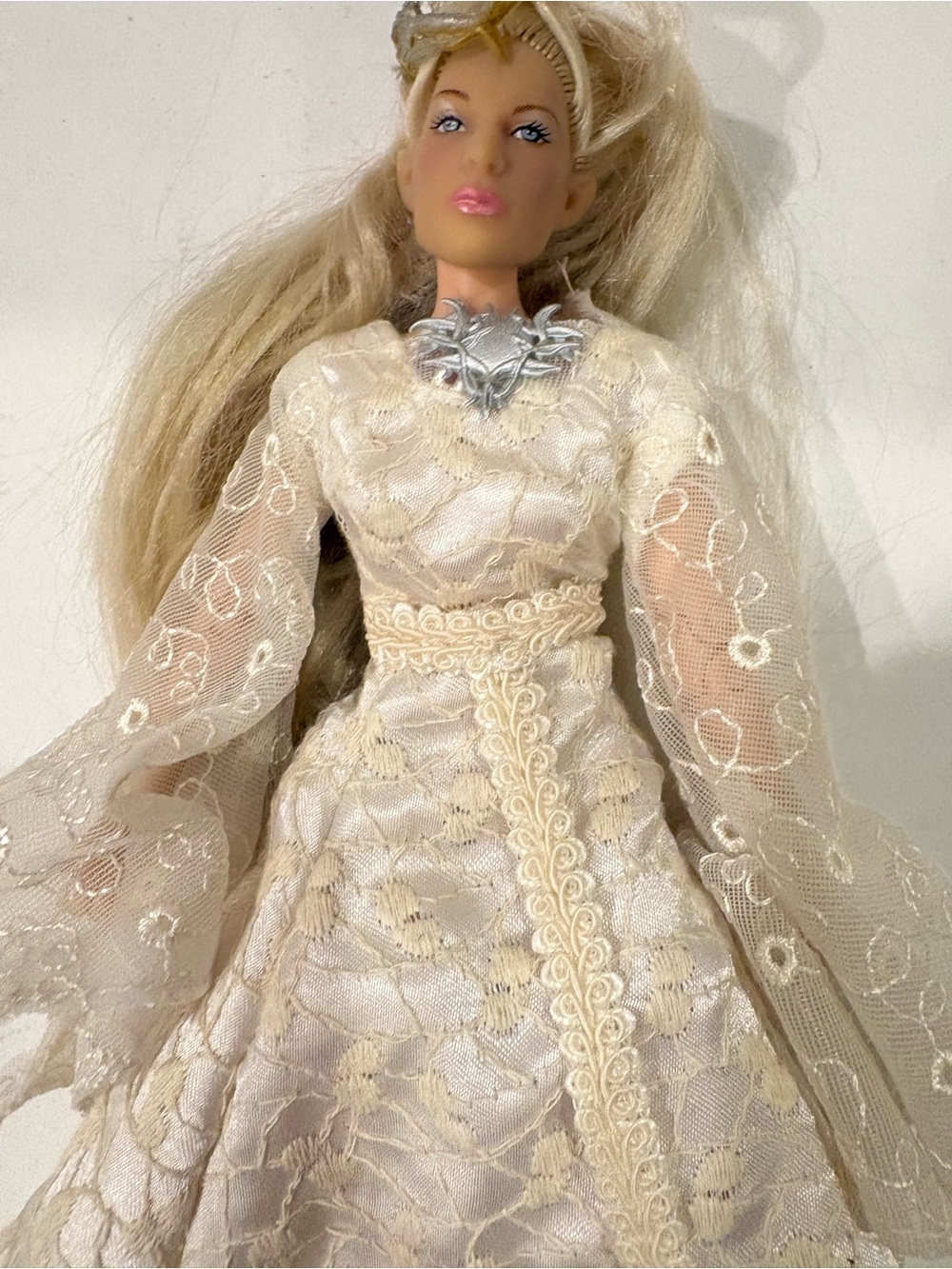 2004 Barbie Galadriel doll: The Lord of the Rings: The Fellowship of the Ring - Picture 3 of 8